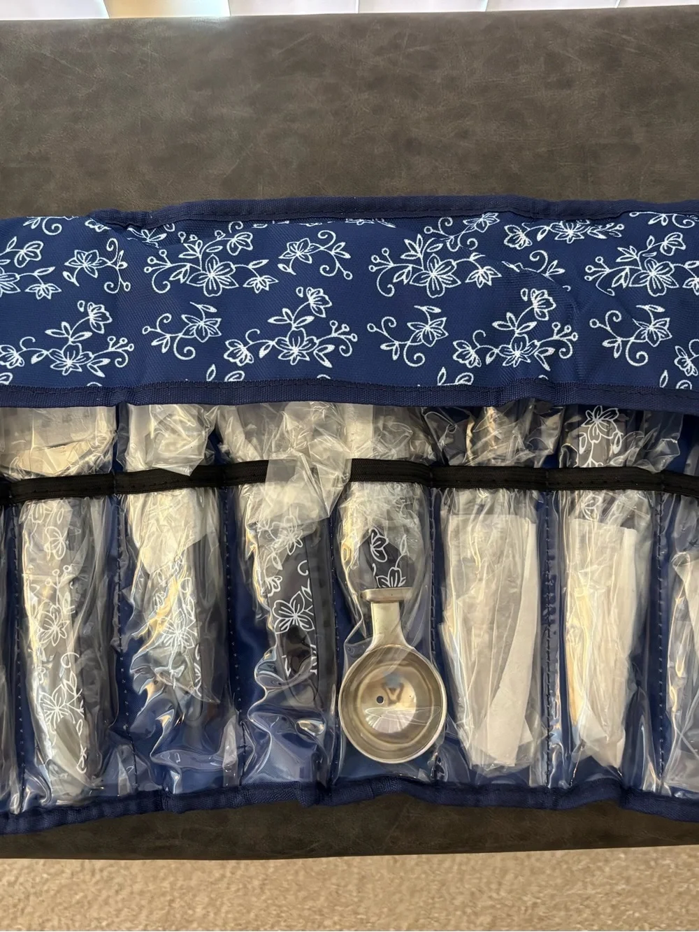 temp-tations Floral Lace 10-Piece Gadget Essentials Roll-Up Kit Navy/White